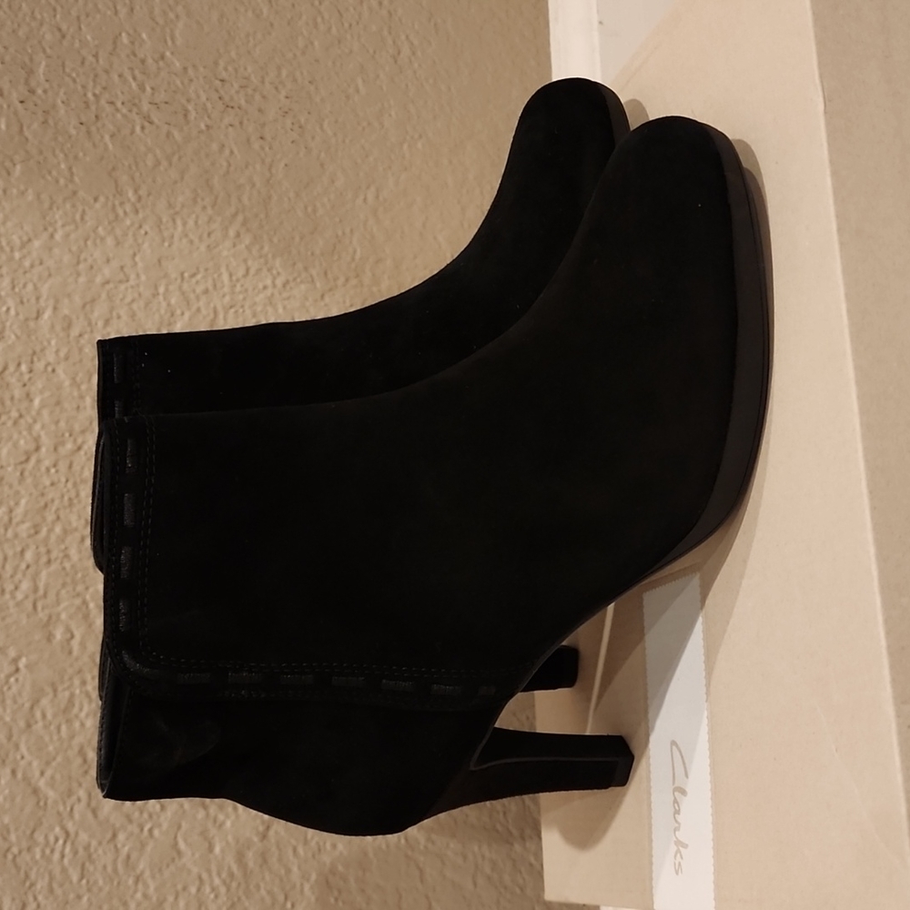 Clarks Adriel Sadie Boots 8W Black Suede
